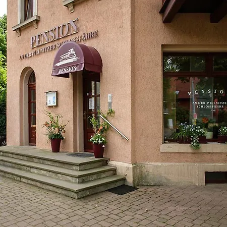 An Der Pillnitzer Schlossfaehre Drezda