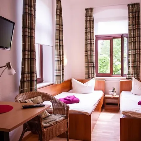 An Der Pillnitzer Schlossfaehre Guest house