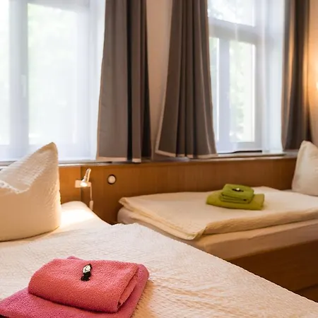An Der Pillnitzer Schlossfaehre Drezno