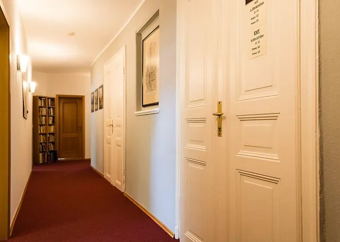 An Der Pillnitzer Schlossfaehre Dresden