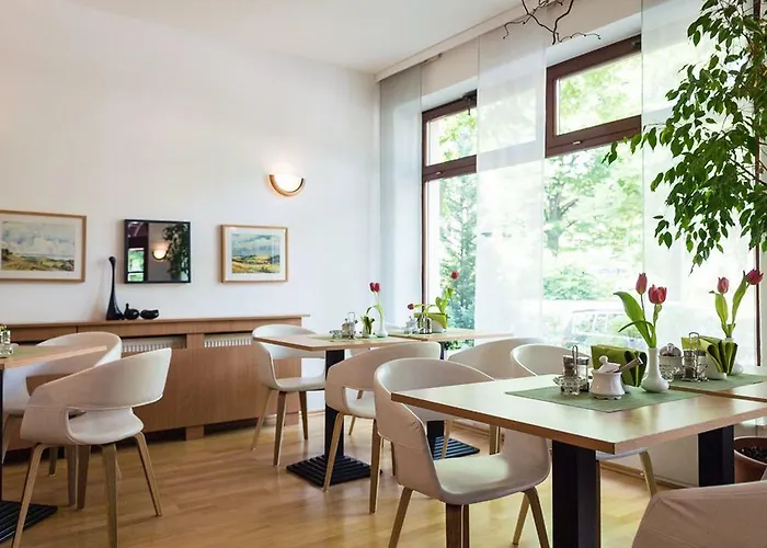 An Der Pillnitzer Schlossfaehre Dresden