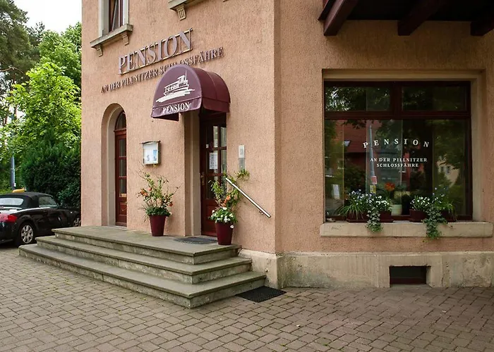 An Der Pillnitzer Schlossfaehre Dresden